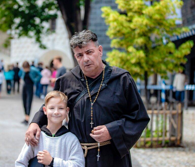 Review: Advances in Virtual Reality Language Learning